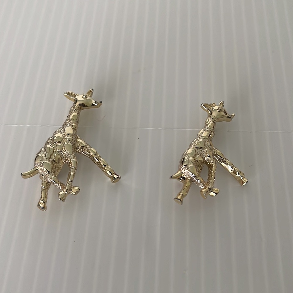 Bundle of 2 Vintage Brooches/Pins